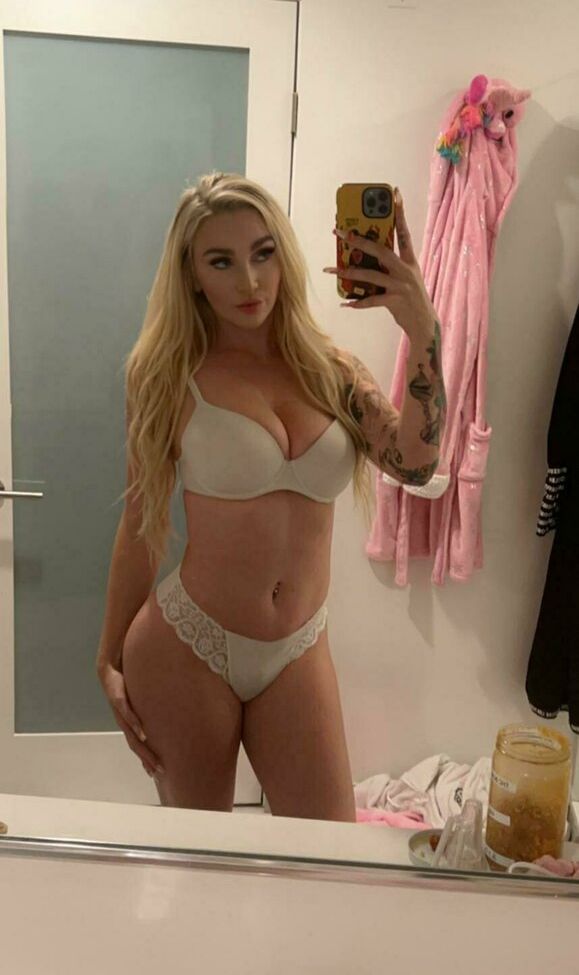 Kendra Sunderland nuda #107886755