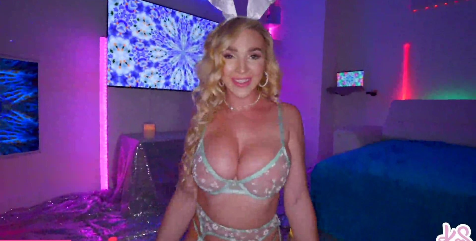 Kendra Sunderland nuda #107886968