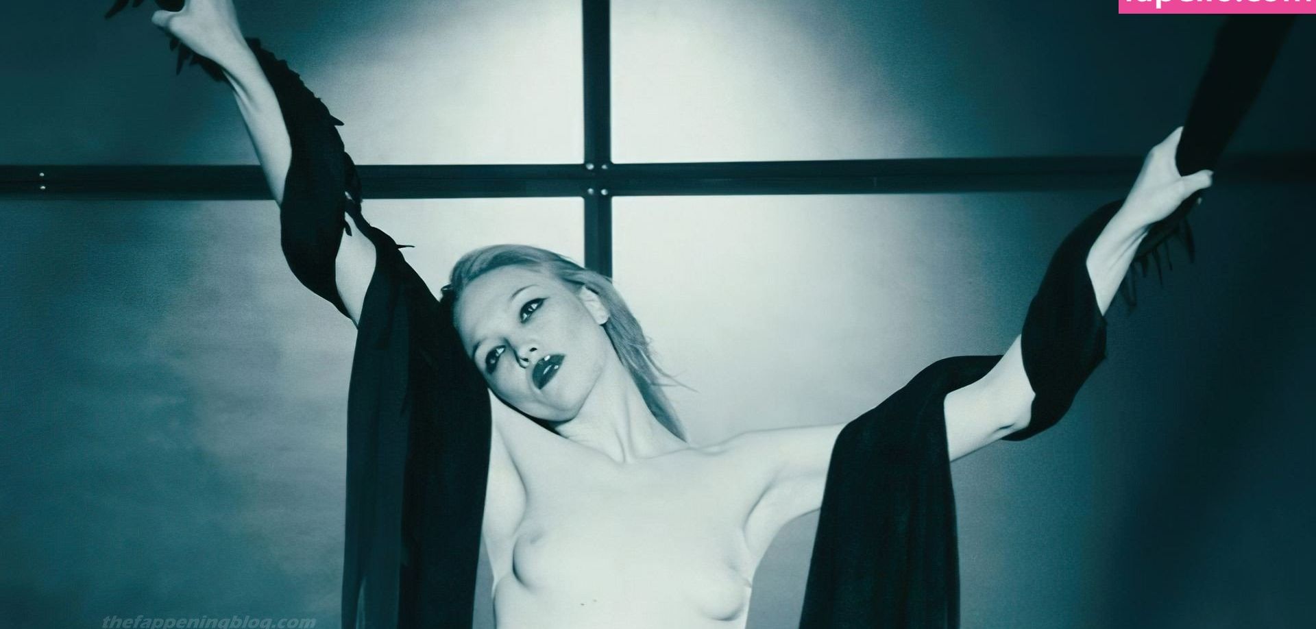 Ivy Levan desnuda #108145206