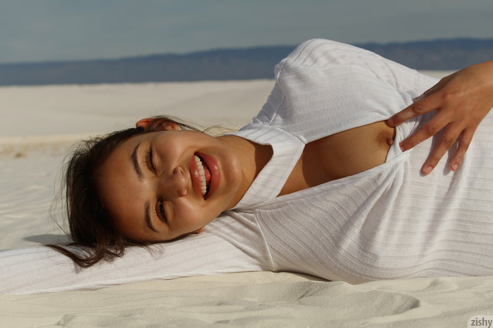 Alejandra cobos white sands nude zishy model outdoor goddess
 #103712334