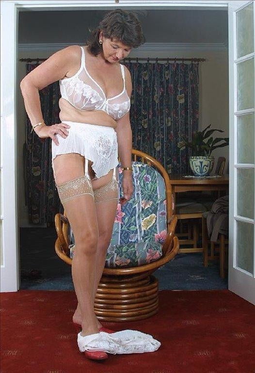 ヒラリーがあなたのためにストリップをする。
 #98640235