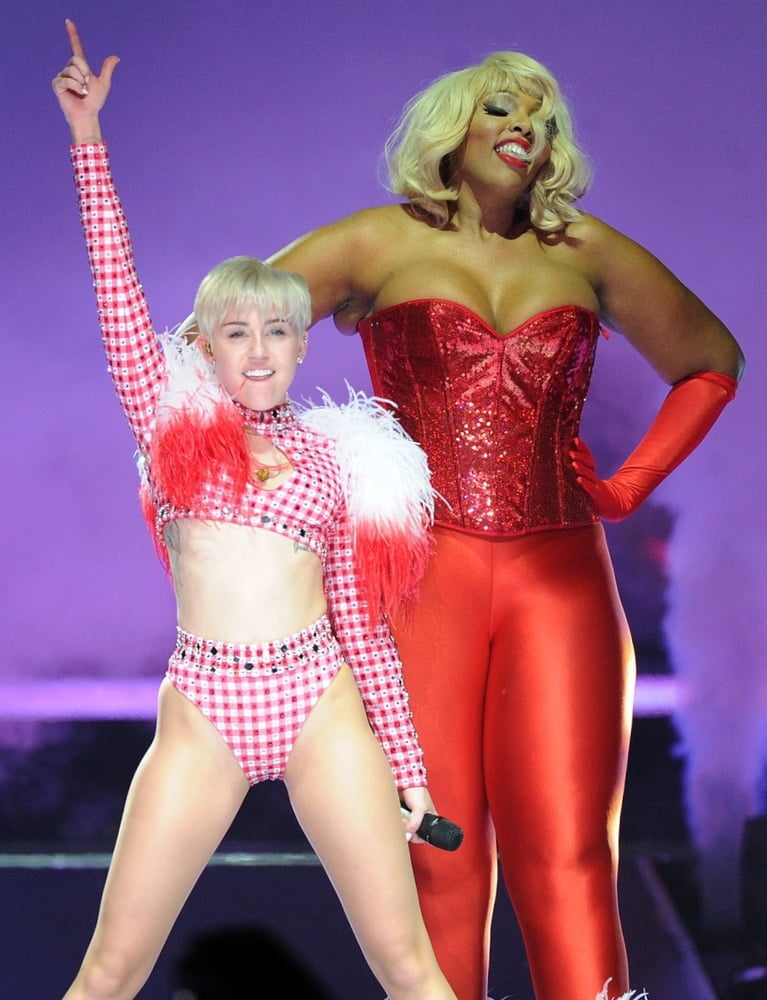 Azotar ese culo
 #104453406