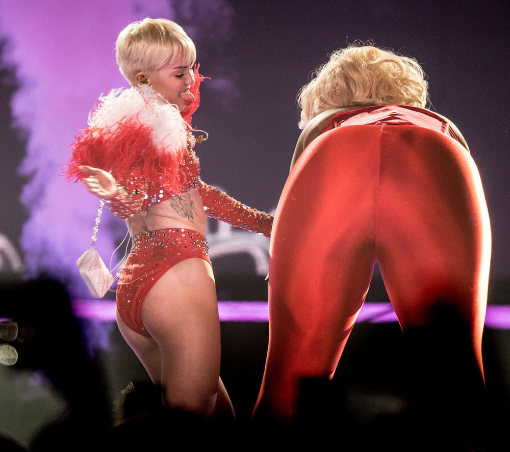 Azotar ese culo
 #104453426