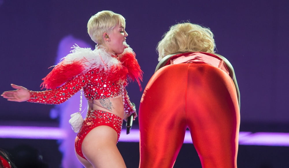 Azotar ese culo
 #104453441