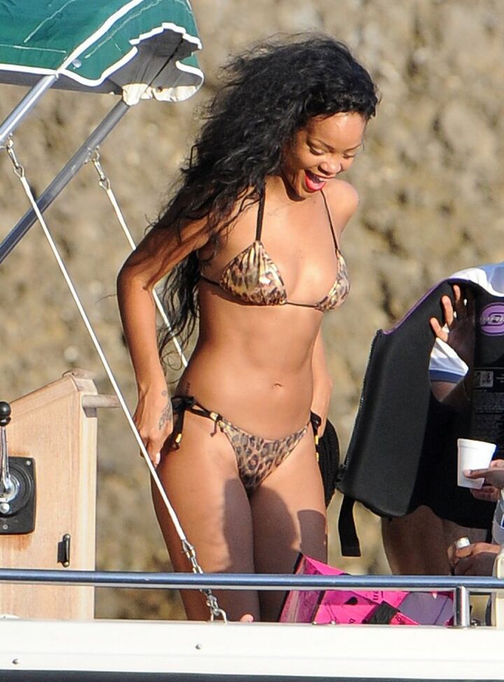 Rihanna desnuda #107835458
