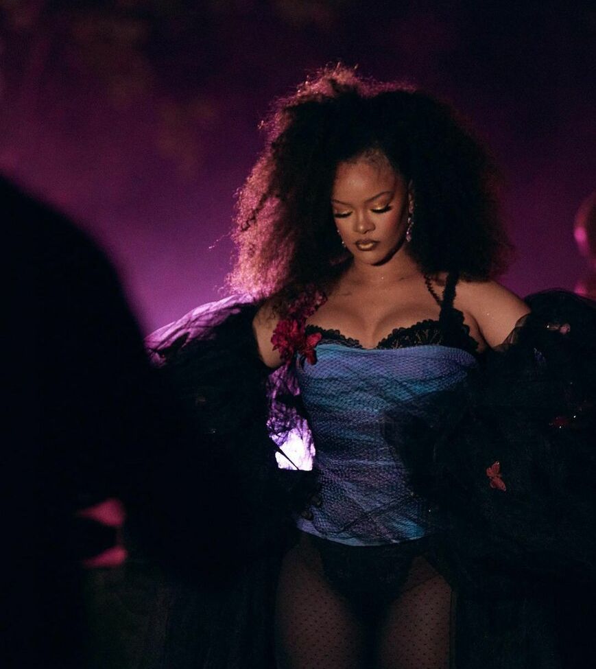 Rihanna desnuda #107835525