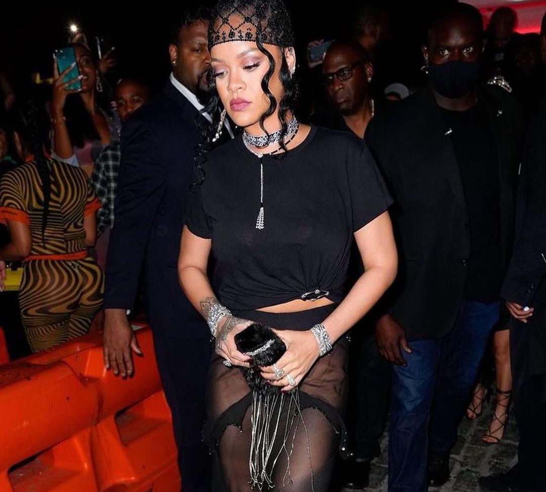 Rihanna desnuda #107836200