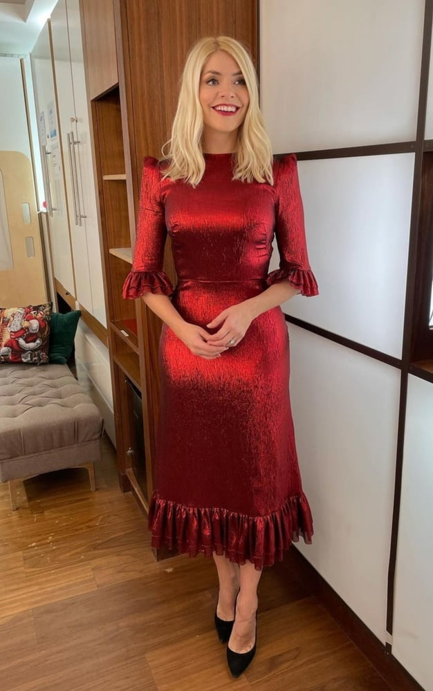 Holly willoughby
 #103335767