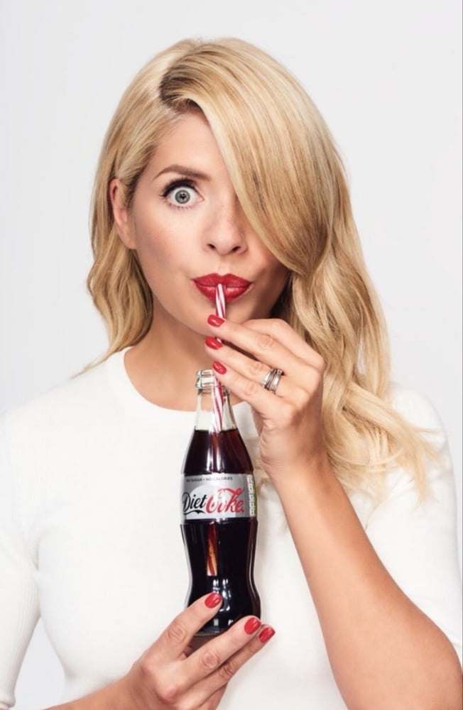 Holly willoughby
 #103336034