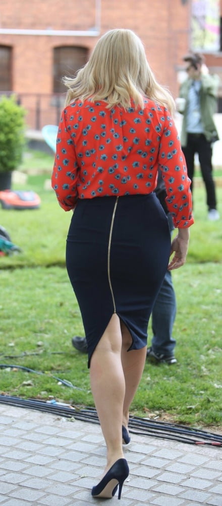 Holly willoughby
 #103336135