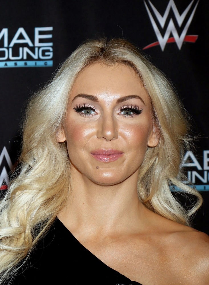 Wichsen für Charlotte Flair
 #90421811