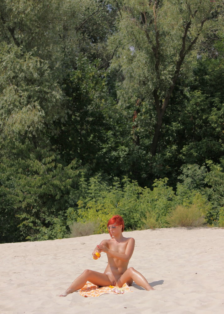 Pelirroja playa
 #81765854