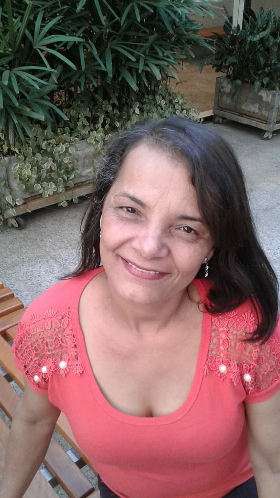 Coroa gostosa #91547351