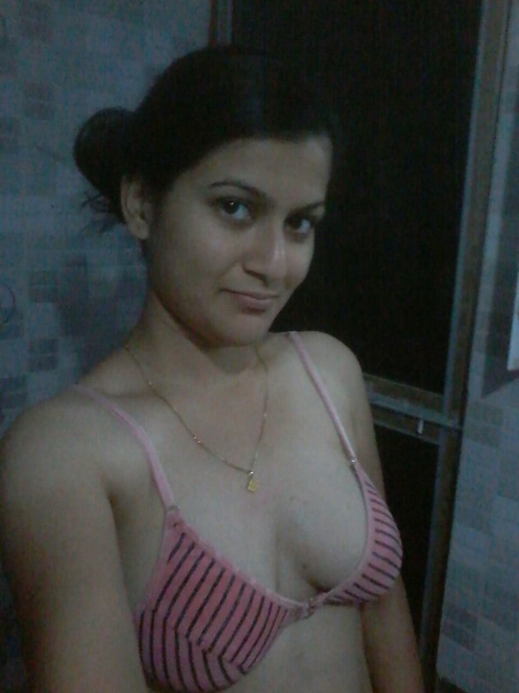 Indian cute wife seema showing her nude pic #95550107
