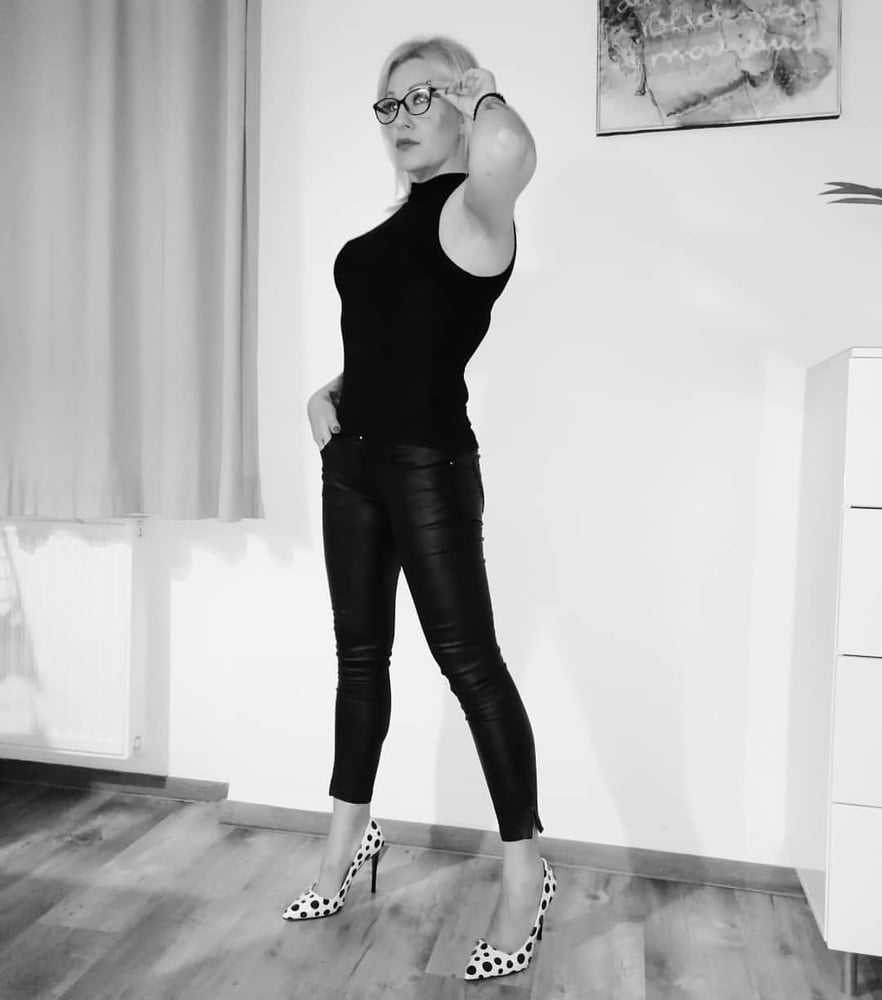 Serbische blonde skinny milf mom schönen Arsch goca vujetic
 #106277973