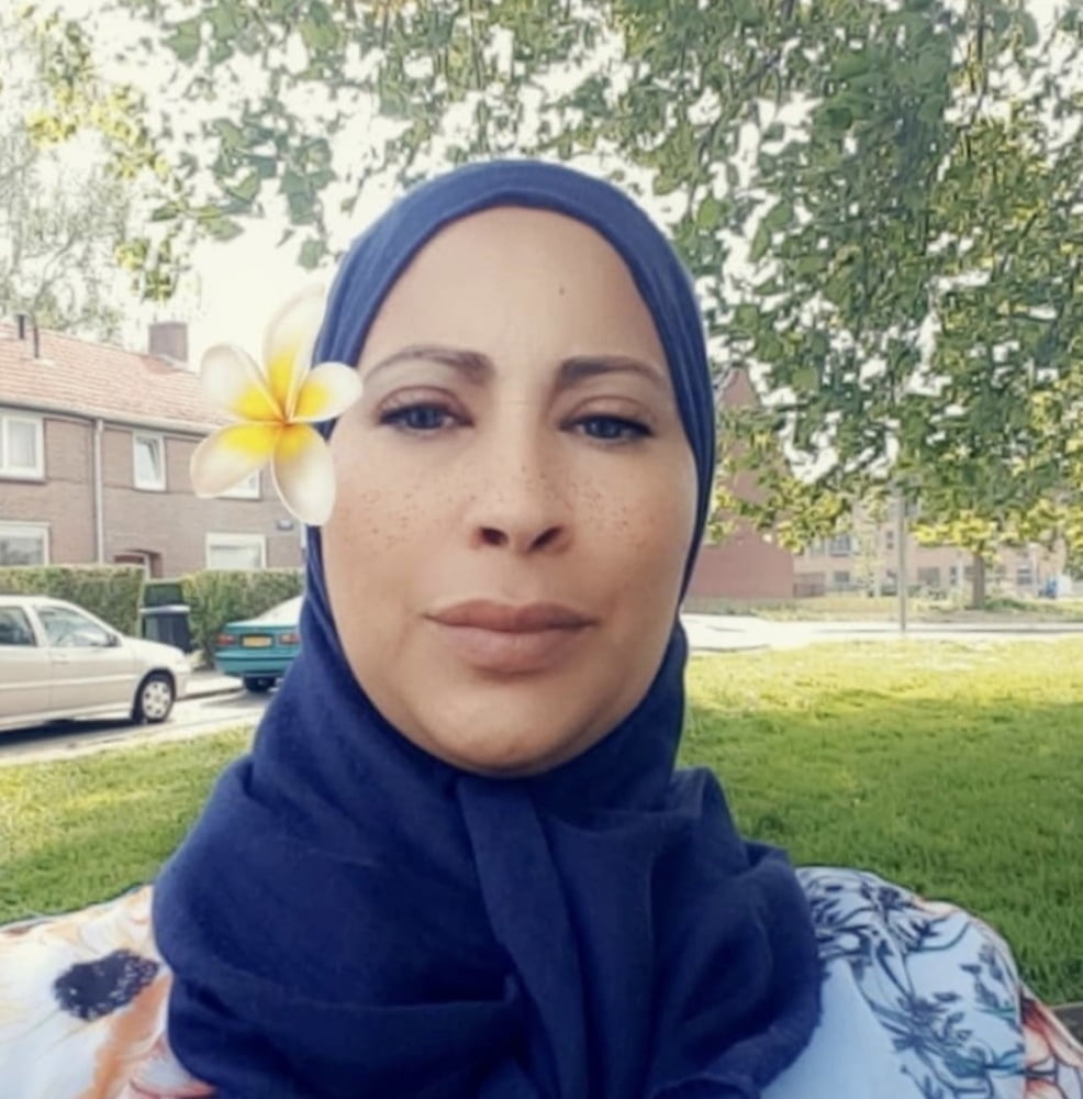 Schlampe Hijab Hausfrau reifen Milf Mama Arsch
 #80536043