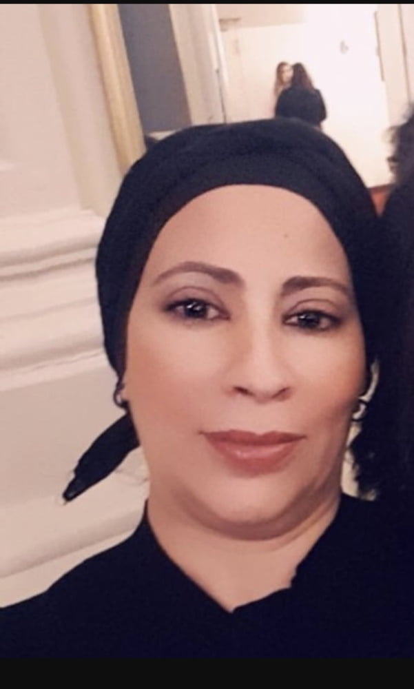 Schlampe Hijab Hausfrau reifen Milf Mama Arsch
 #80536047