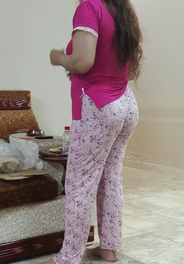 Schlampe Hijab Hausfrau reifen Milf Mama Arsch
 #80536072