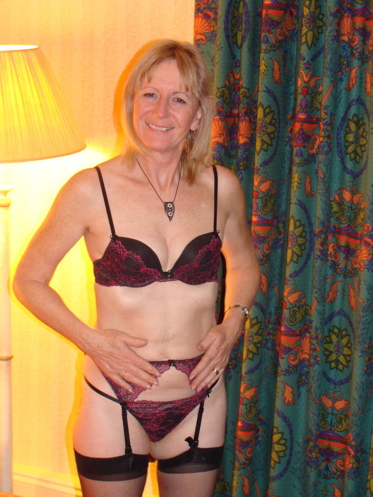 Sexy blonde amateur uk gilf montre tout
 #106514560