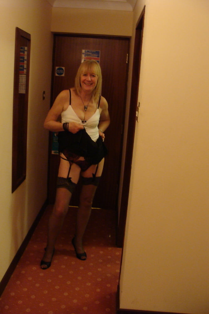 Sexy blonde amateur uk gilf montre tout
 #106514568