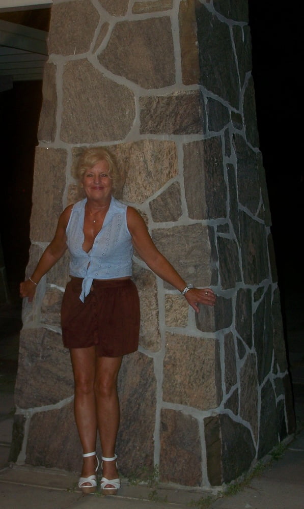 Mantenerse fresco, en una noche de verano caliente
 #91963303