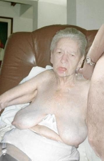 Sehr alte Omas große Titten
 #103770606