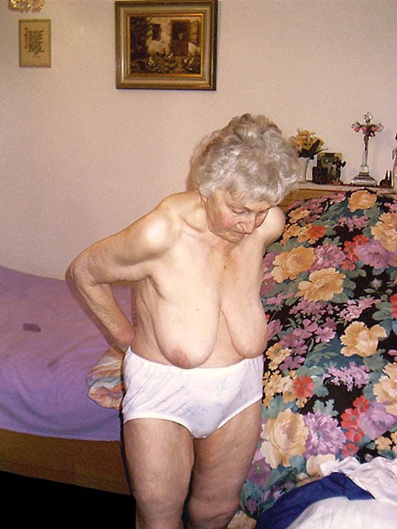 Sehr alte Omas große Titten
 #103770761