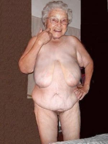 Sehr alte Omas große Titten
 #103770802