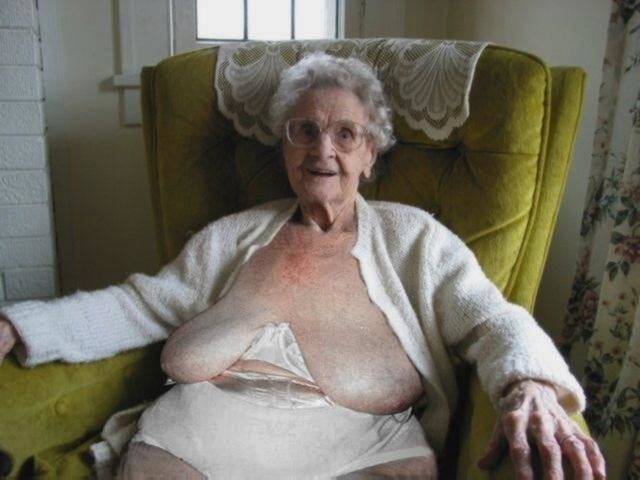 Sehr alte Omas große Titten
 #103770805