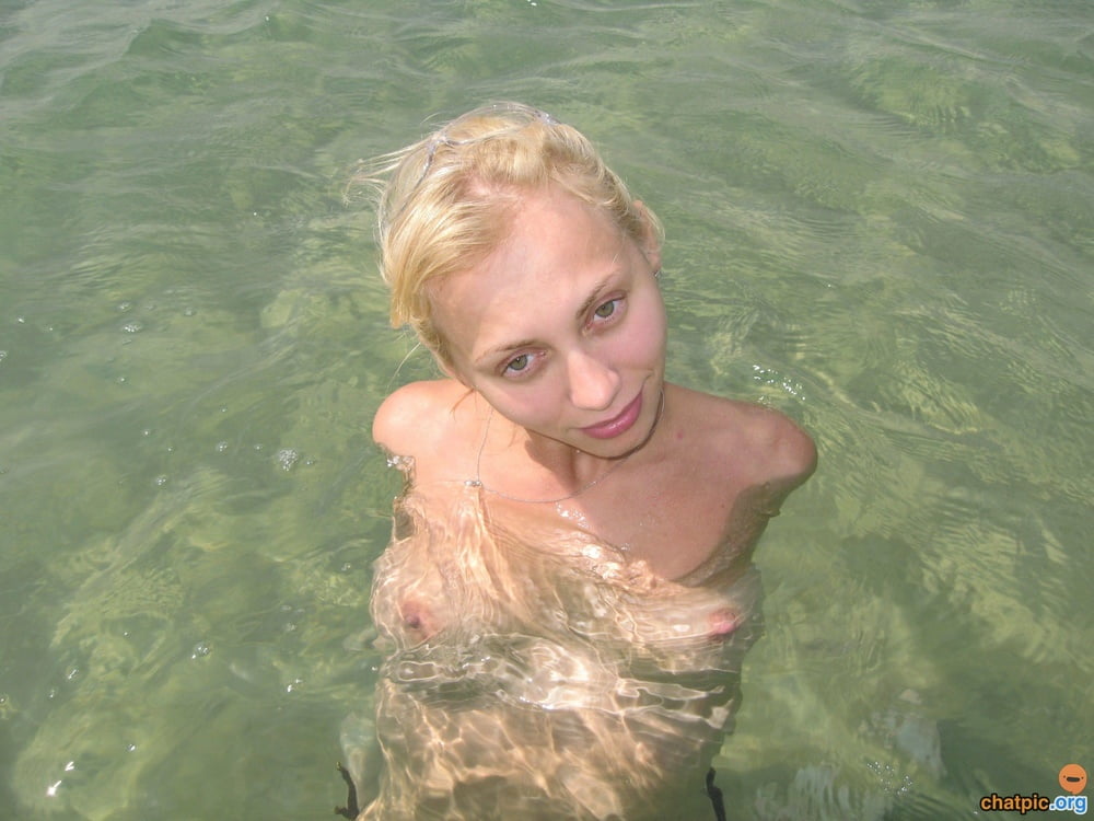 Blonde schlanke Webslut mit tollen Titten und rasierter Muschi
 #88700342