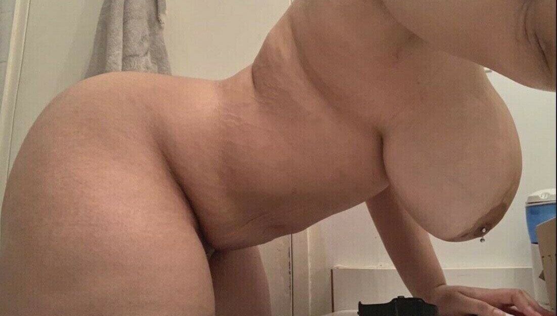 Mightytee desnuda #108054822