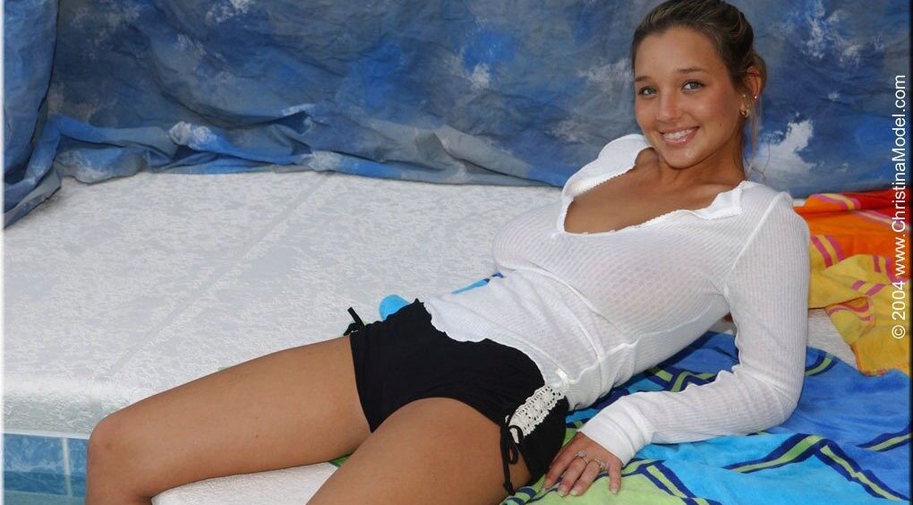 Christina Model desnuda #107794542