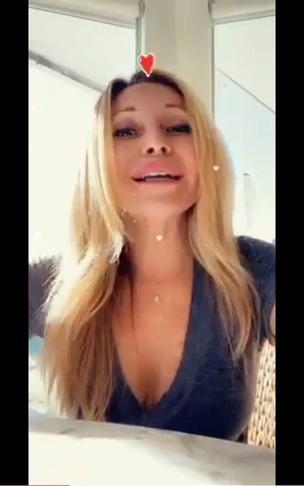 Eg diario rubia flaca actriz de voz
 #102134132