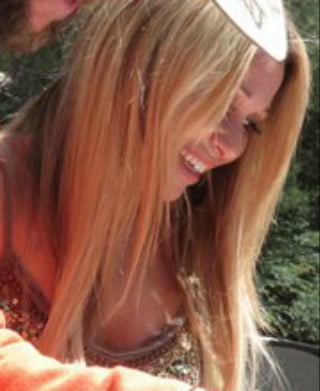 Eg diario rubia flaca actriz de voz
 #102134168