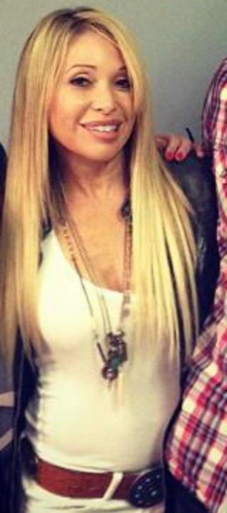 Eg diario rubia flaca actriz de voz
 #102134193