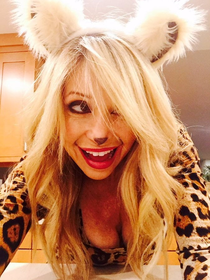 Eg diario rubia flaca actriz de voz
 #102134199