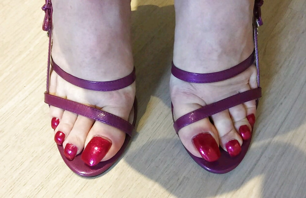 her long toenails #107133422