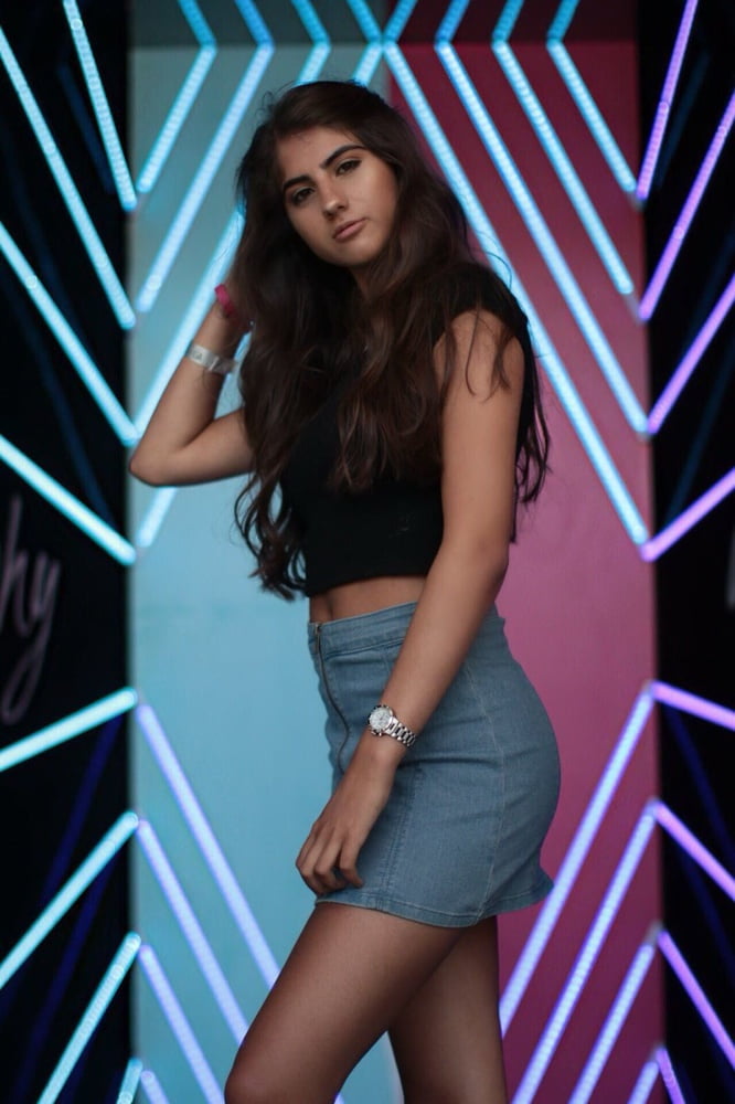 Amateur Brünette 167
 #105048539