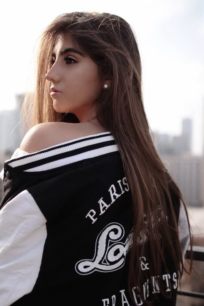 Amateur Brünette 167
 #105048557