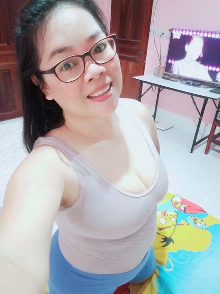 Ibu tetek besar #90689570