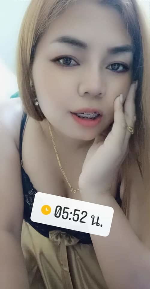 Ibu tetek besar #90689631