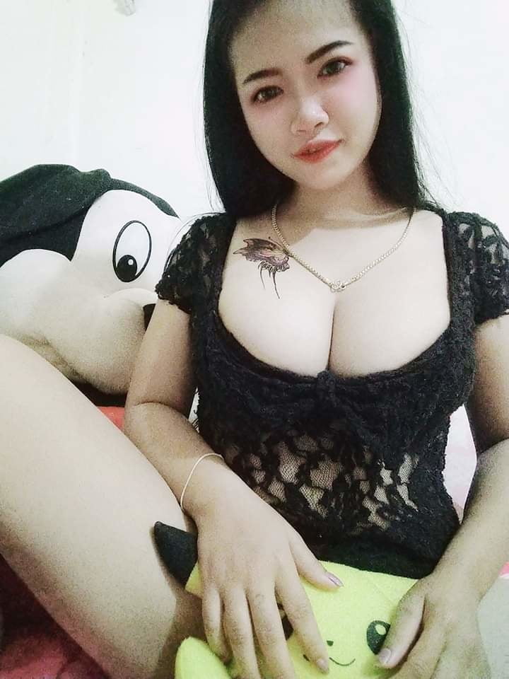 Ibu tetek besar #90689648