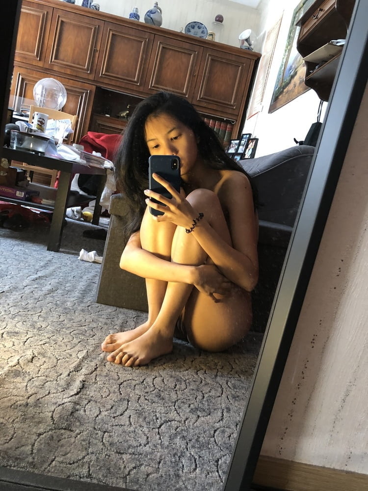 Traviesa filipina puta le encanta mostrar su cuerpo desnudo
 #97207276