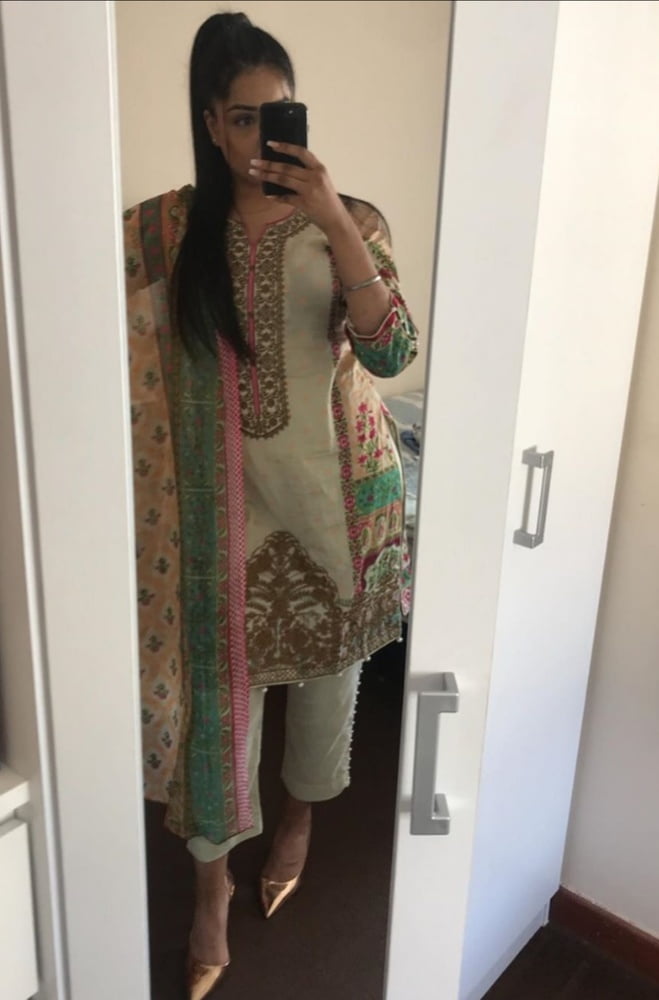 Pakistán indio árabe bengalí muñecas sexy
 #97430754
