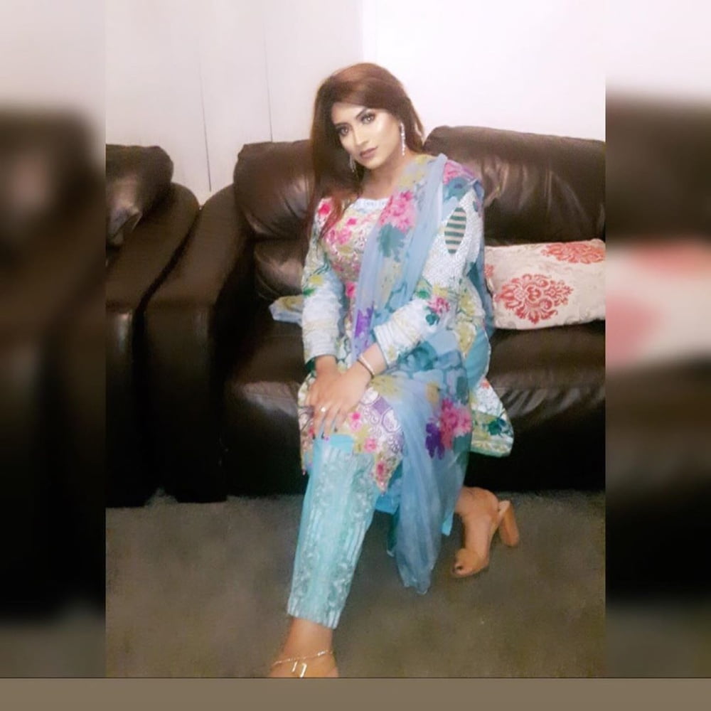 Pakistán indio árabe bengalí muñecas sexy
 #97431182