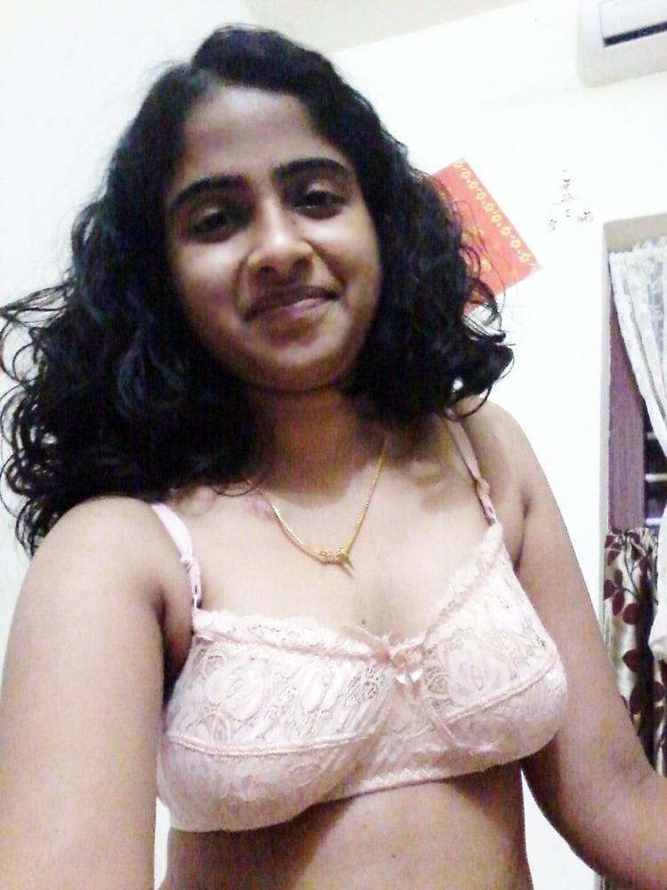 Desnudo selfies de joven esposa india desi
 #89010778