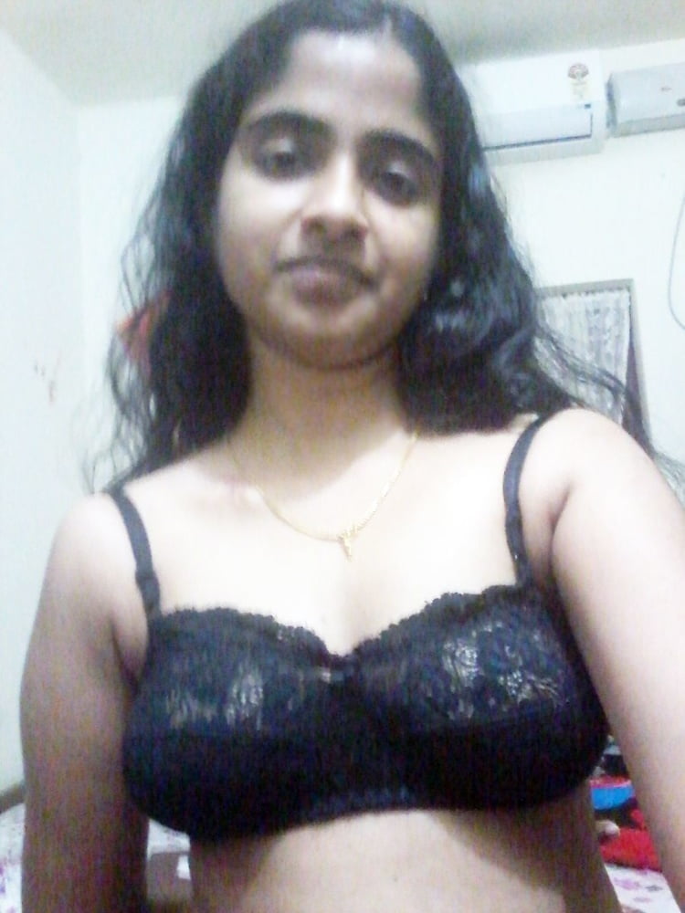 Desnudo selfies de joven esposa india desi
 #89010781