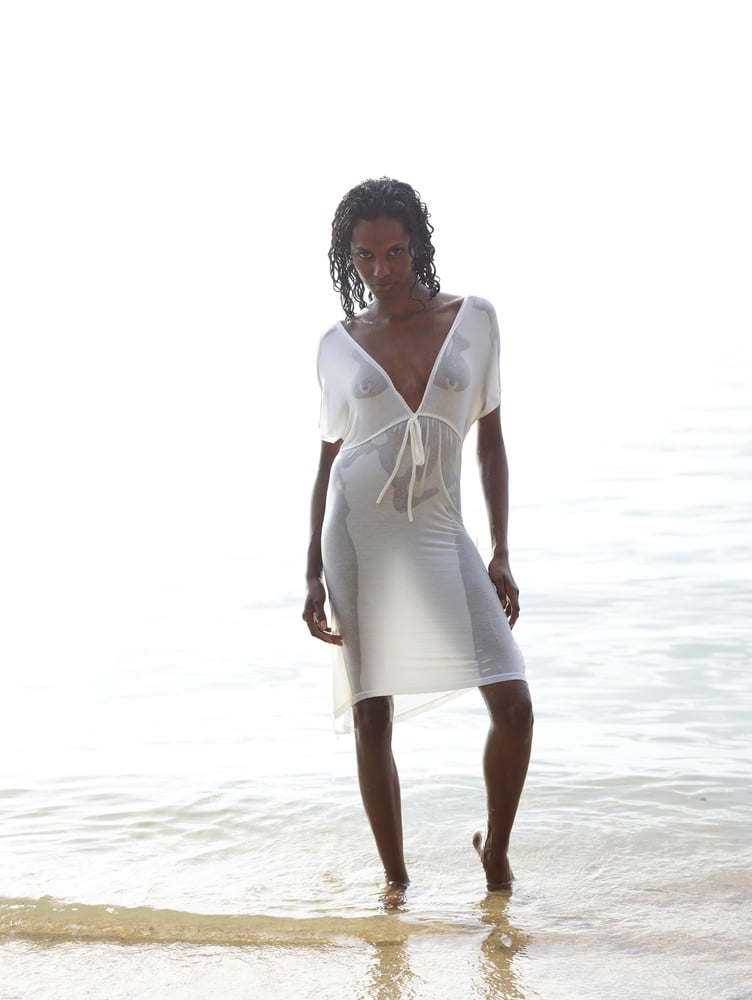 Robe mouillee
 #103384461