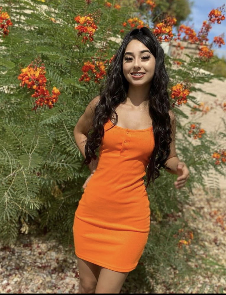 Joven alexia esperando su polla dura para entrar en ella
 #87622917