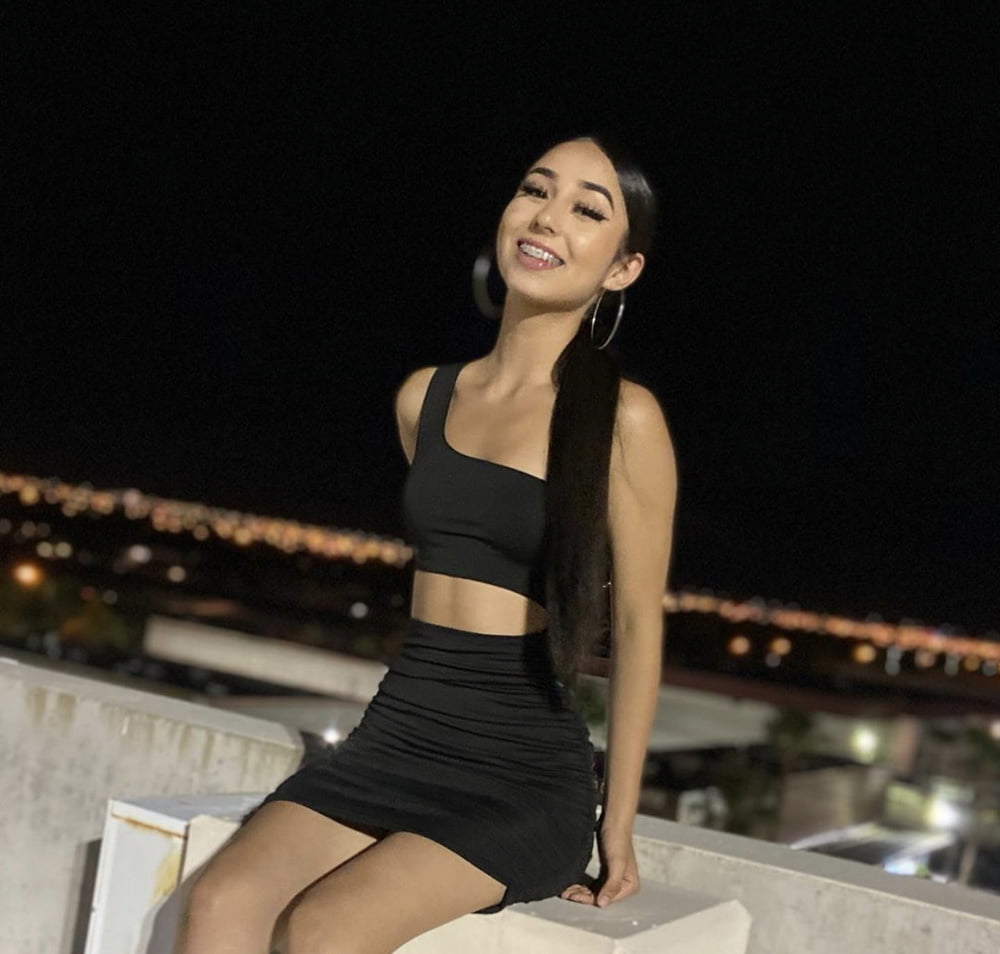 Joven alexia esperando su polla dura para entrar en ella
 #87622919